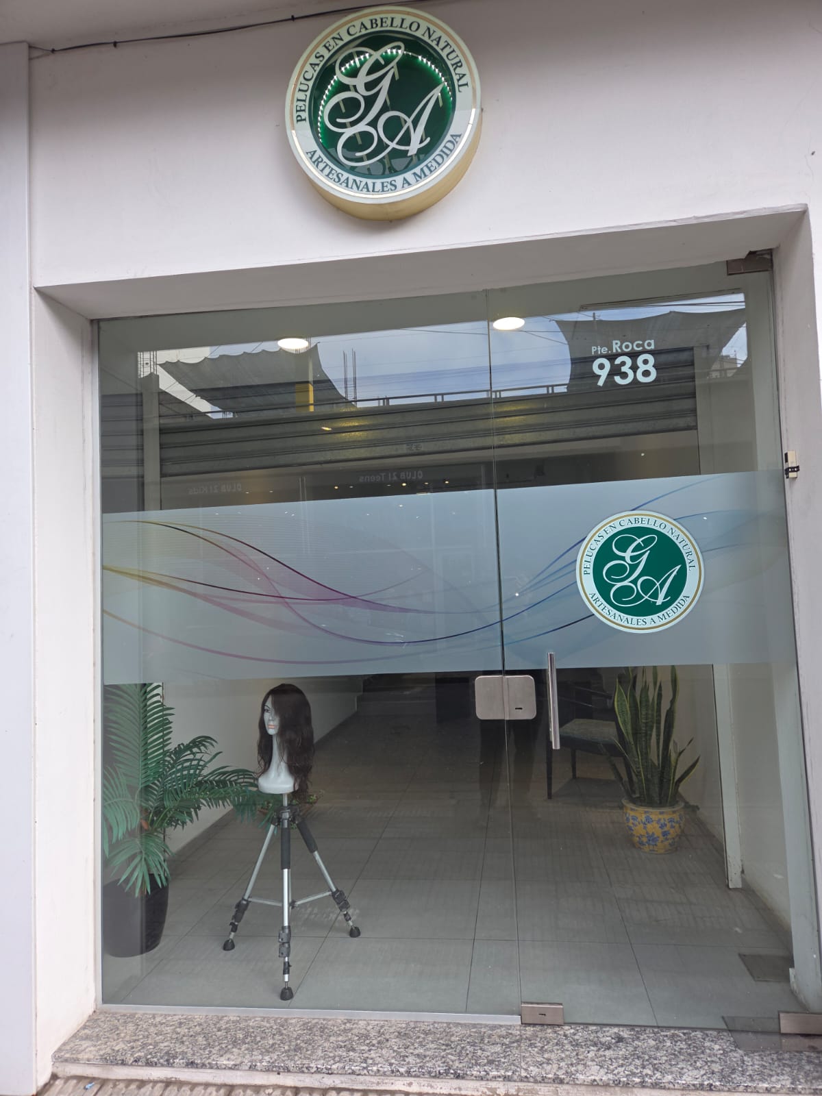 Retrato ilustrativo de bienestar y Centro Integral de Posticería Capilar